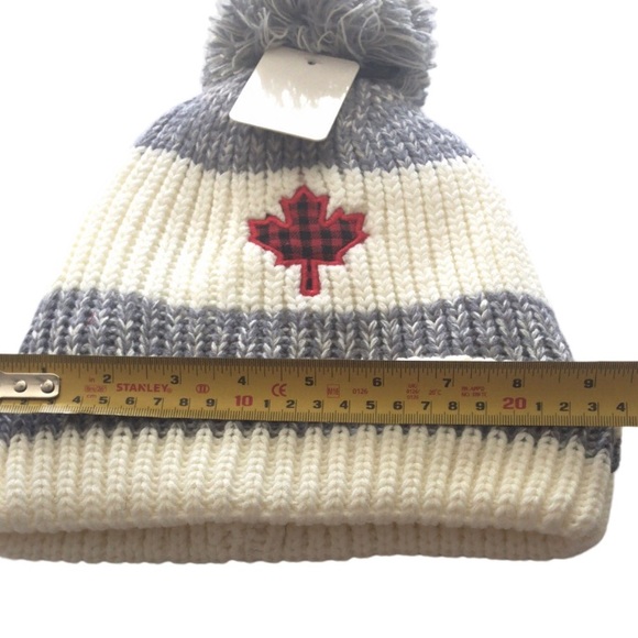 Knit Toque One Size Plaid Embroidered Edge Maple Leaf Symbol New With Tag - Picture 7 of 8
